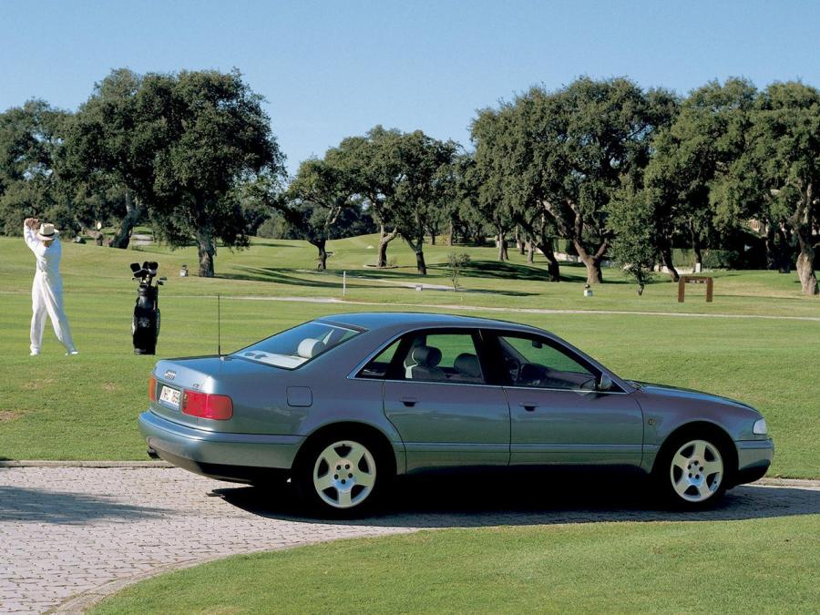  Audi A8 4.2 Quattro (D2) 1994 года  (фото 9 из 16)